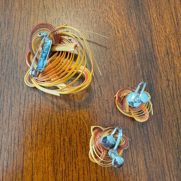 Vintage Taiwan woven bamboo brooch & earrings, EUC. Marked. - Picture 4 of 4